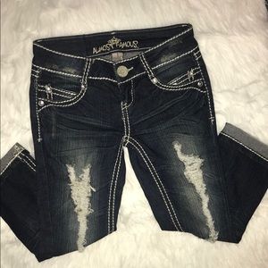 ✨Almost Famous Capri Jeans Sz (1)✨